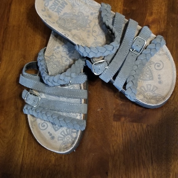 Muk Luks Shoes - Muk Lux gray strappy sandals